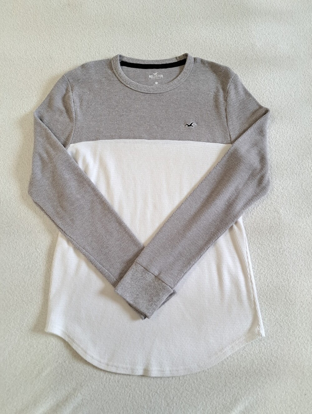Hollister Crewneck Long Sleeve Tee Waffle Knit Mens Size Medium Grey White Top